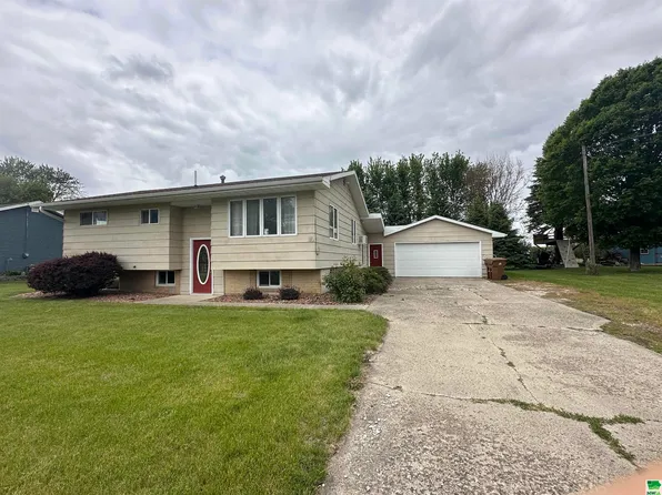 438 W Jensen St, Newell, IA 50568