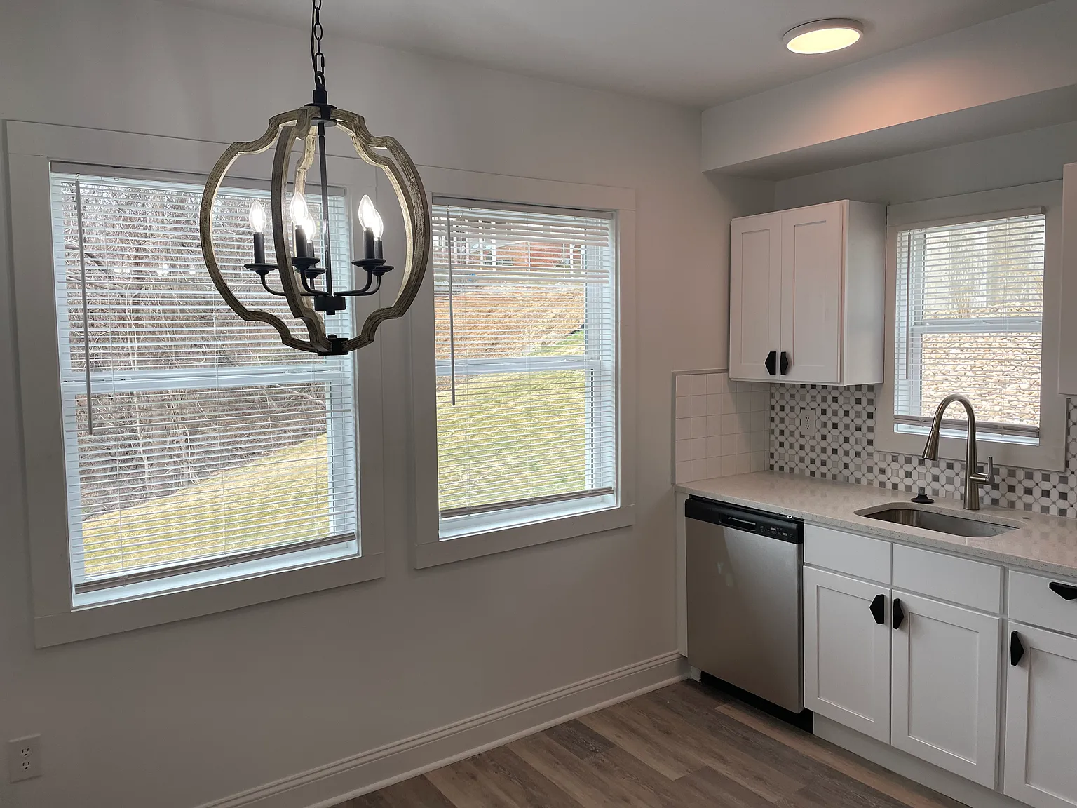 1 bed, 1.5 bath, 900 sqft, $1,025 — Photo 2