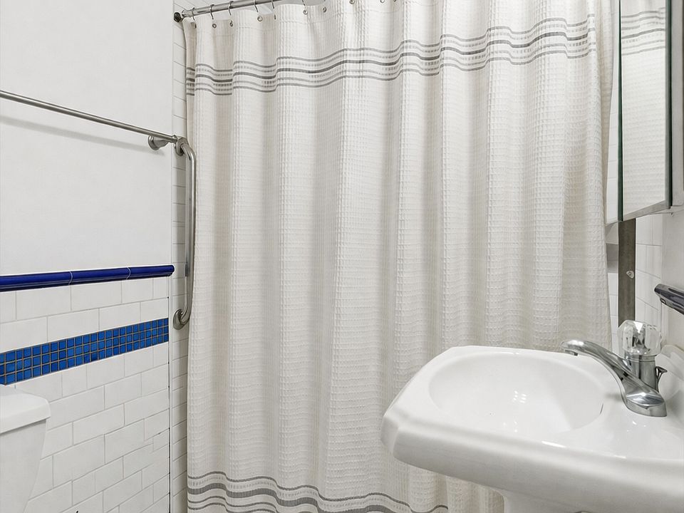 2nd image of 129 W 94th St #1R