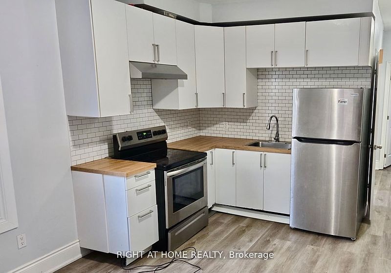 Toronto House for rent - 3 Bedrooms — photo 2