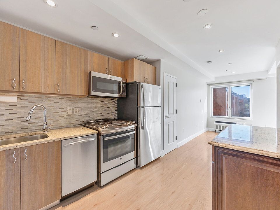 1st image of 2818 Astoria Blvd #304