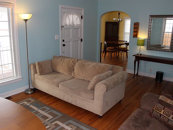 Living Room - Photo 2