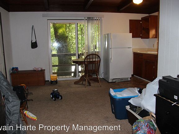 4th image of 24 S Poplar St APT 2