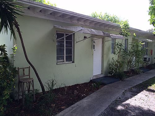 1st image of 417 SE 14th Ct APT 4