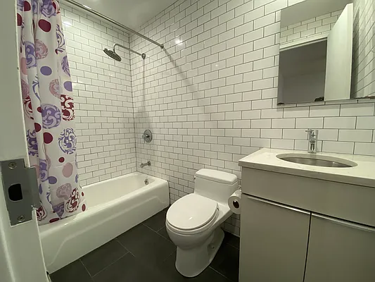 Rented by Realty Collective | media 7