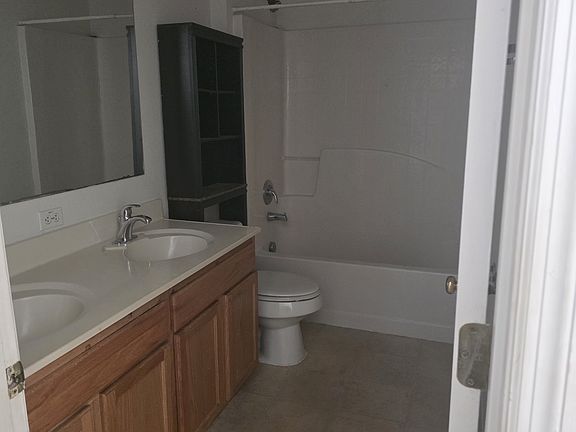 3rd image of 70 Bradford Ct