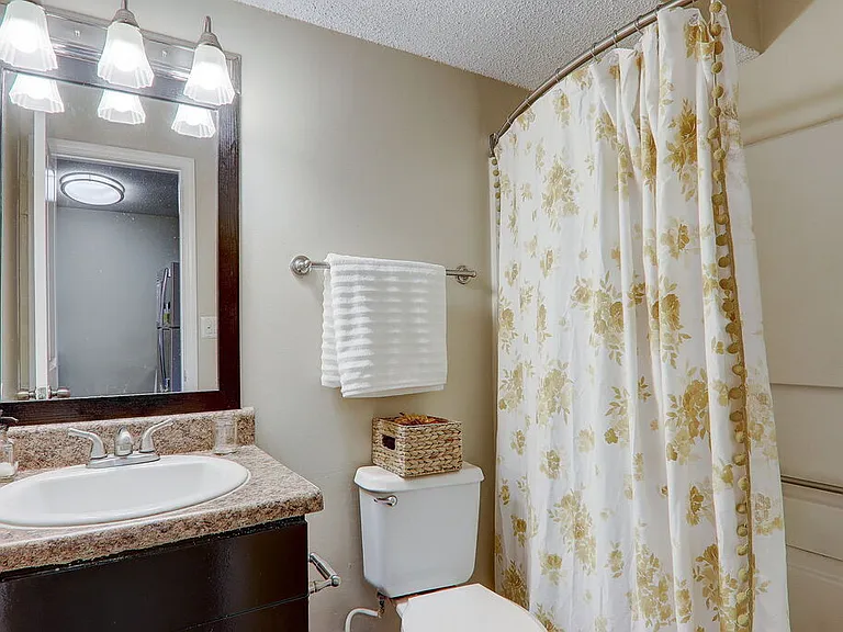 The Grove Apartments — Photo 15