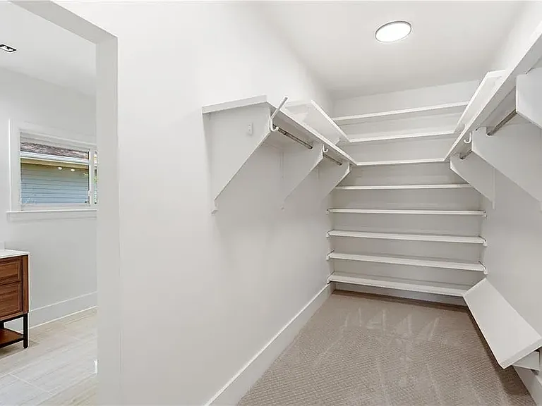 8516 Culfor Cres — Photo 17