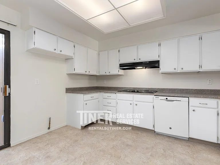 8708 Bluff Ln — Photo 7