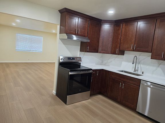 3rd image of 1024 Valencia Ave