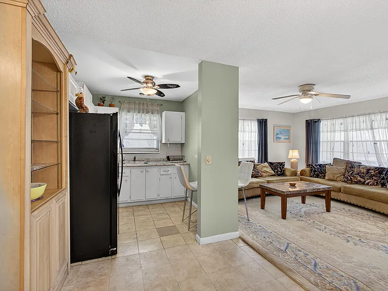 157 Camden Dr E #G — Photo 9