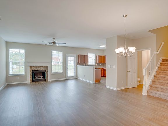 5th image of 216 Bellecliff Ct