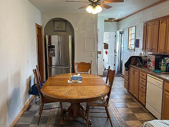 4th image of 615 N 12th St