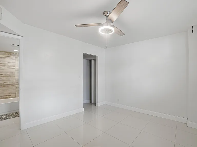 117 Royal Park Dr #1H — Photo 3