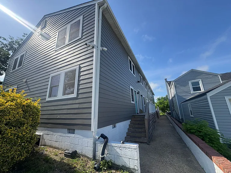 1125 Little Bay Ave — Photo 2