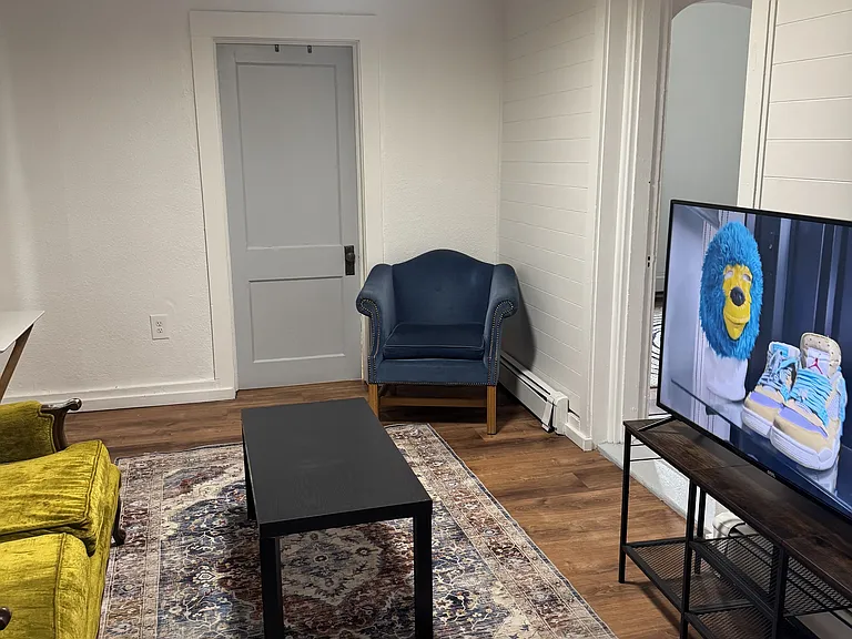 1015 Pine Ave #1 — Photo 3