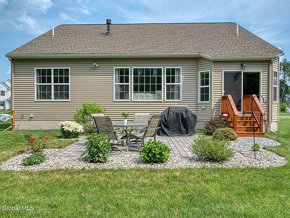 3rd image of 55 Winterberry Lane