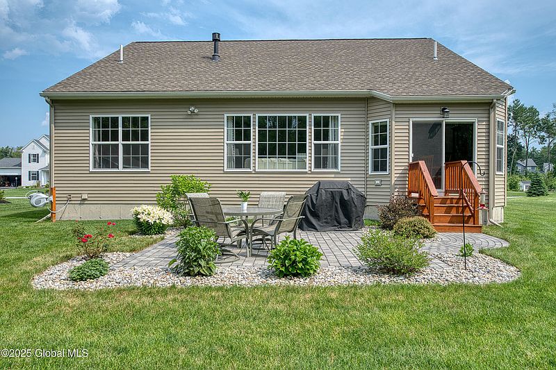 3rd image of 55 Winterberry Lane