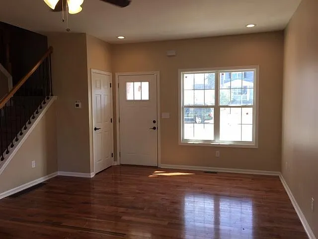 976 Cobble Dr — Photo 3