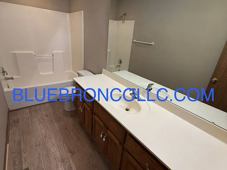621 Willow Ln — Photo 8