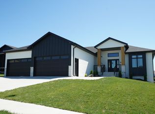 4603 Marsh Hawk Dr, Bismarck, ND 58503
