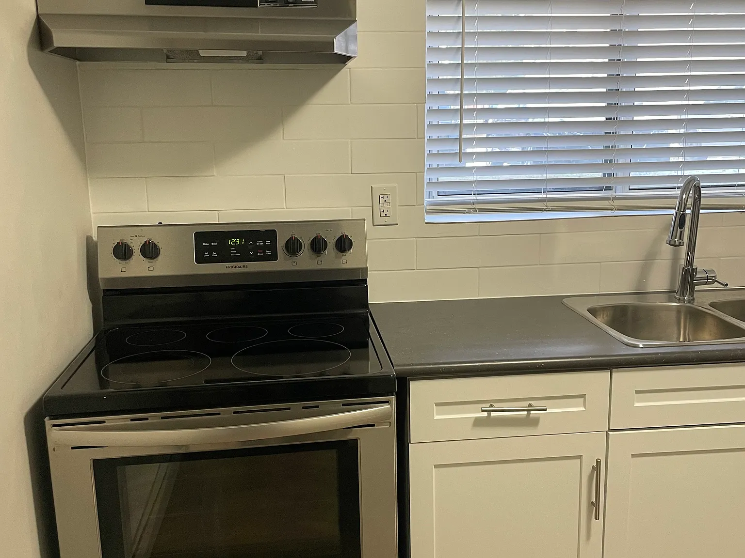 2150 Lilnan Court Burlington — Photo 3