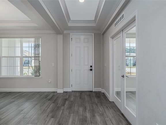 3rd image of 6 Edison Ln