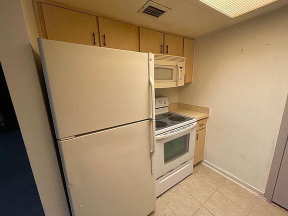 3rd image of 107 Crown Oaks Way