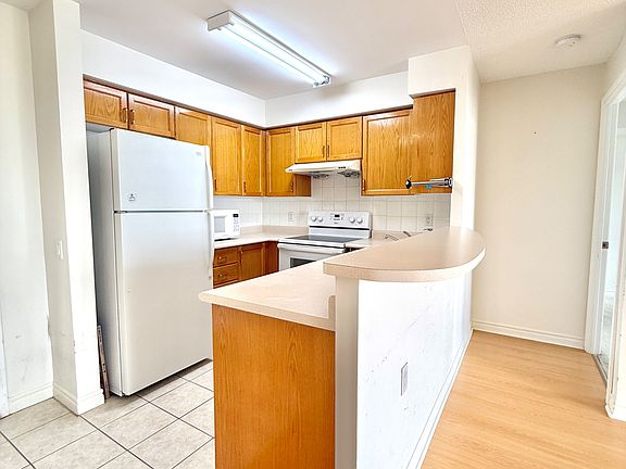 5th image of 9015 Leslie St #1202
