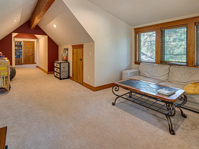 2601 NW Crossing Dr — Photo 18