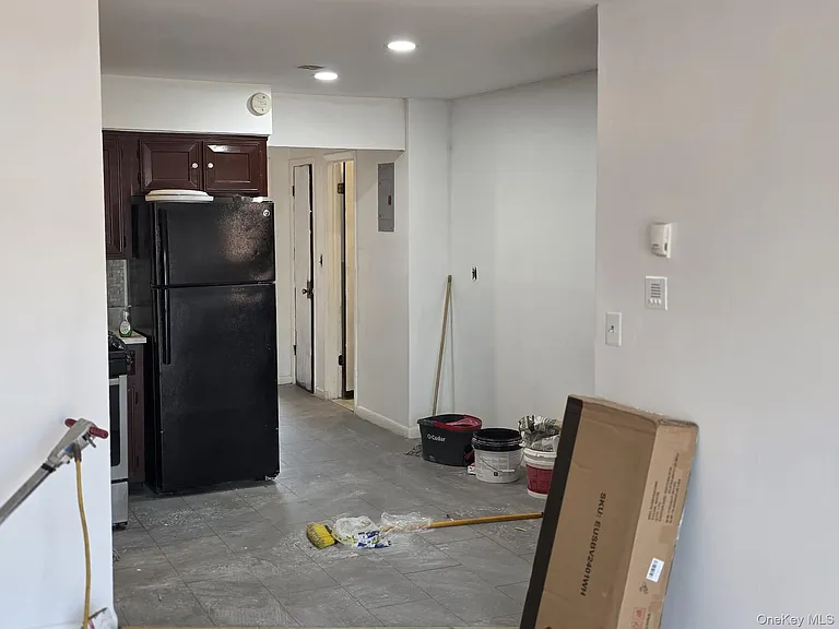 2831 Roebling Ave — Photo 5