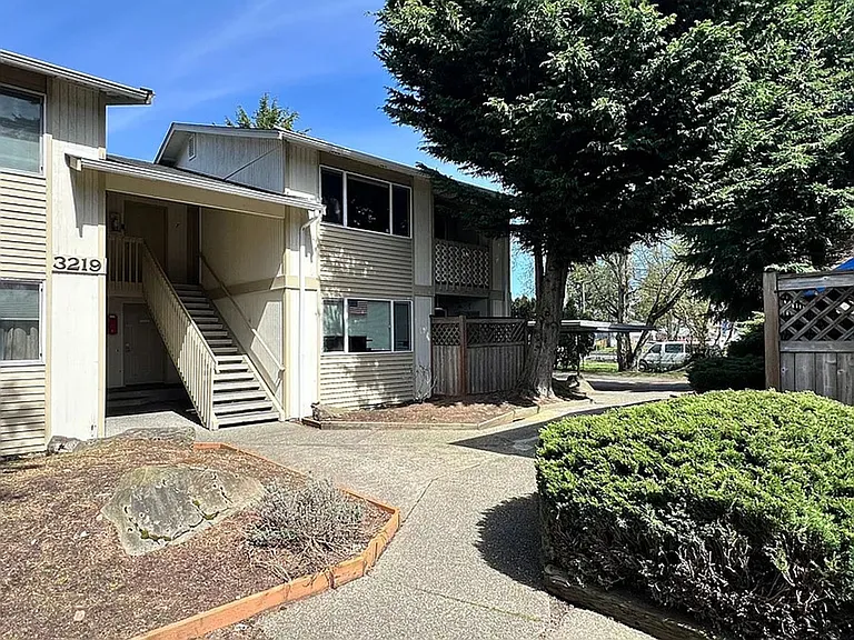 3219 49th Ave NE — Photo 18