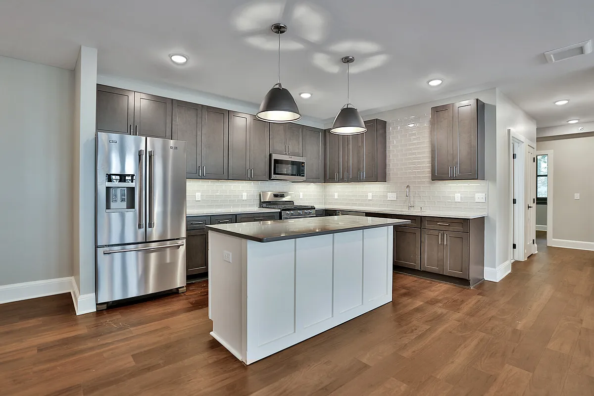 Building Photo - 107 Chestnut St E #203
