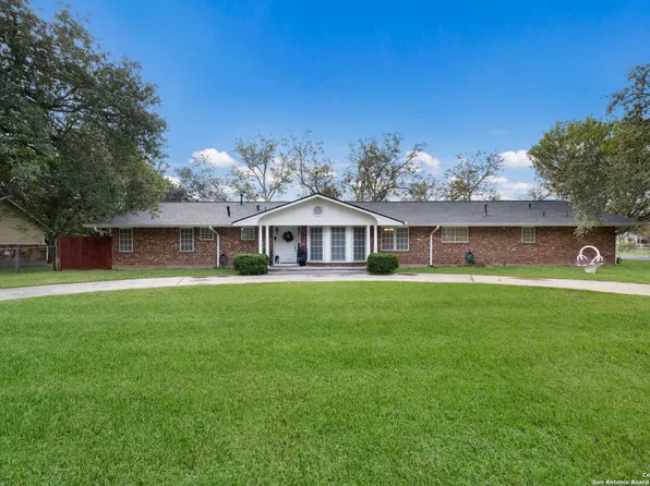 1109 27th, Hondo, TX 78861