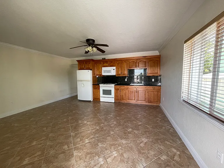 156 Marina Ave — Photo 13