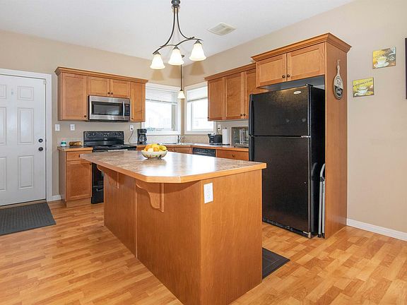 3rd image of 40-45 Ironstone Dr #40