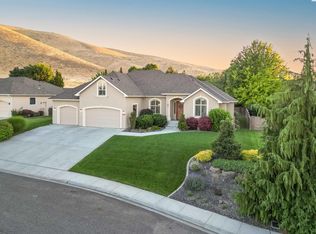 1201 Plateau Dr, Richland, WA 99352