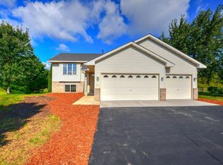 935 Iris Ct S, Cambridge, MN 55008