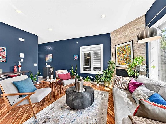 3rd image of 309 N 15th Ave NE #3