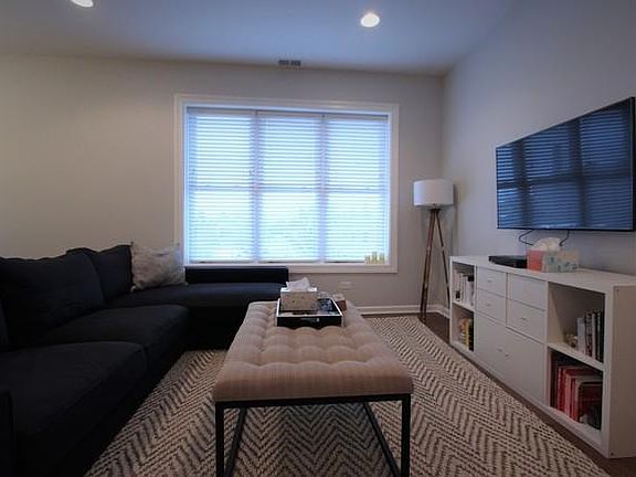 3rd image of 1441 W Grand Ave #2
