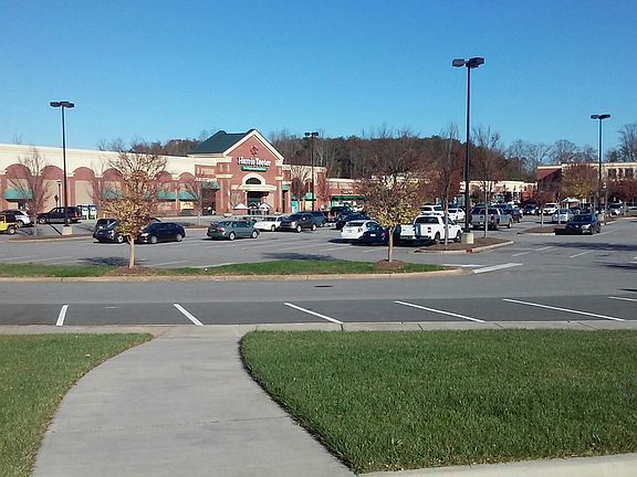 Conveniently Located next to shopping center