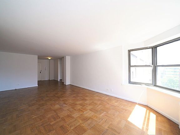 4th image of 1700 York Ave APT 7R
