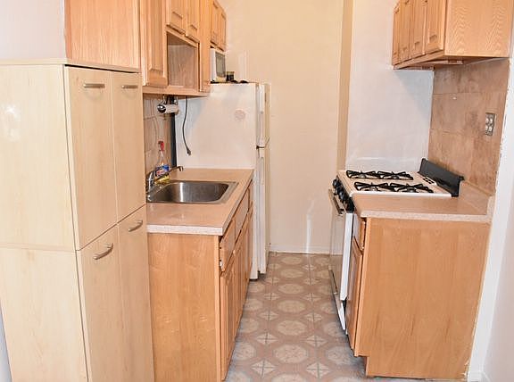 5th image of 4415 43rd Ave APT B2