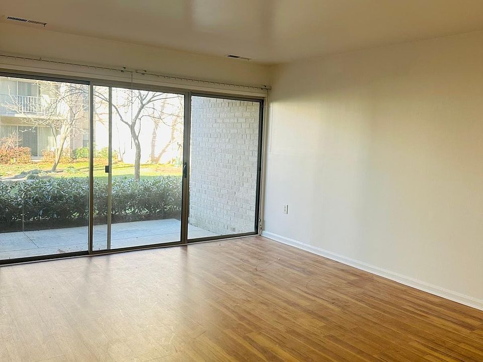 1st image of 26 Canterbury Sq APT 102