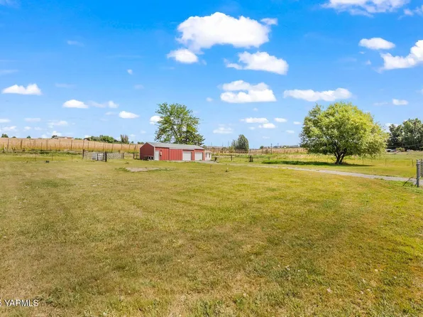 9031 Duffield Rd, Moxee, WA 98936