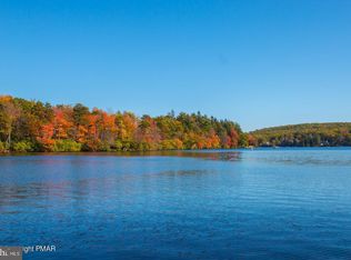 61 Crest Dr, Lake Harmony, PA 18624