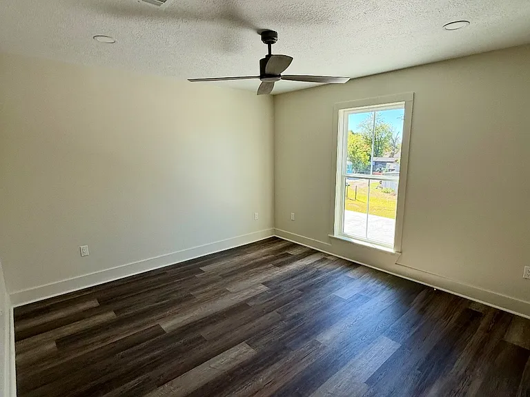 221 W Sallier St #2 — Photo 8