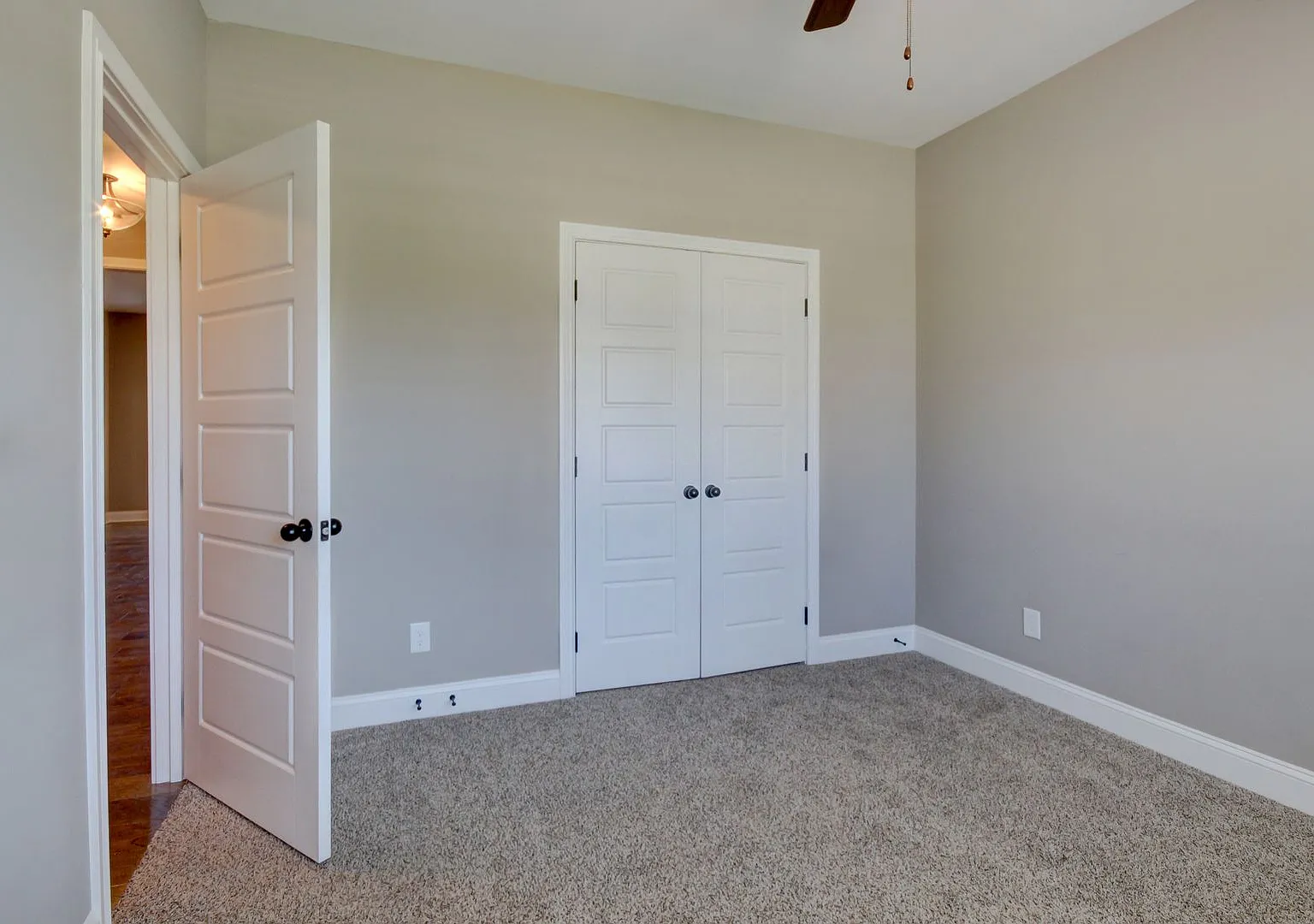 Beautiful 5-bedroom home with spacious open-concept floor plan — Photo 3
