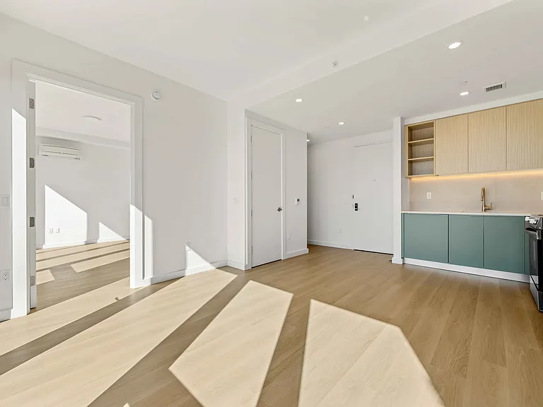 2201 Beverley Rd #713A — Photo 4