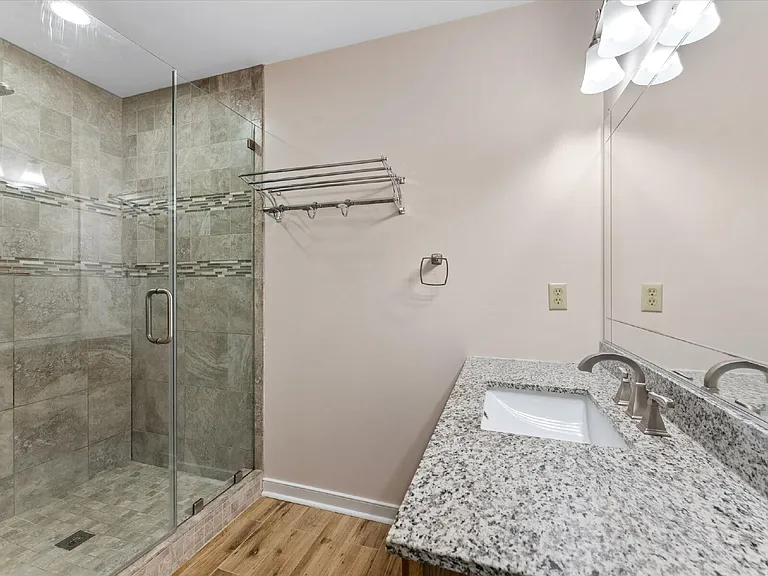 10948 Sunset Hills Dr — Photo 45